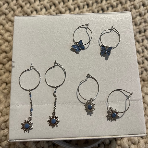 Earring set - Picture 1 of 4